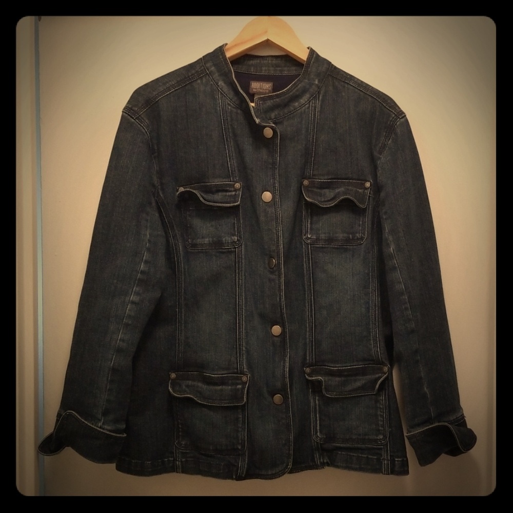 Denim jacket with mandarin collar and snap button